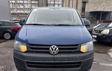 Volkswagen Transporter T5 рестайлинг, 2013 год, 1 800 000 рублей, 2 фотография