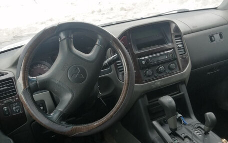 Mitsubishi Pajero III рестайлинг, 2000 год, 1 000 000 рублей, 2 фотография