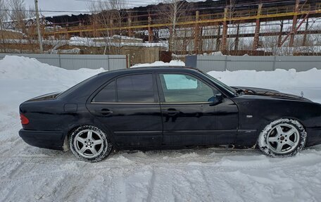 Mercedes-Benz E-Класс, 1999 год, 250 000 рублей, 3 фотография