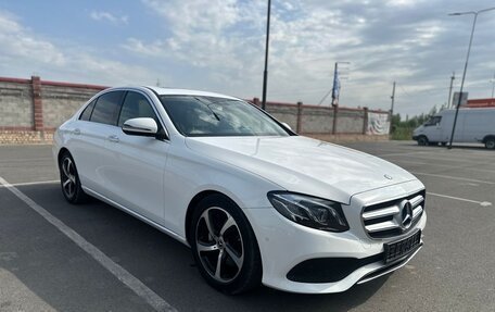 Mercedes-Benz E-Класс, 2016 год, 2 300 000 рублей, 3 фотография