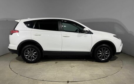 Toyota RAV4, 2018 год, 2 240 000 рублей, 6 фотография