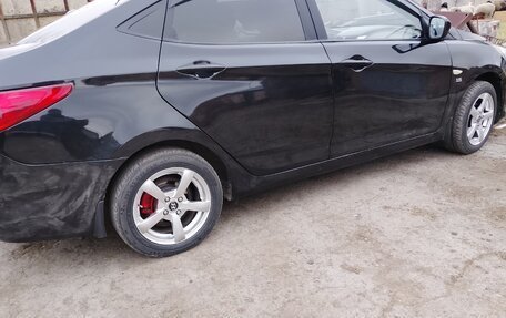 Hyundai Solaris II рестайлинг, 2013 год, 530 000 рублей, 2 фотография