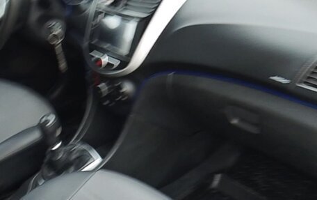 Hyundai Solaris II рестайлинг, 2013 год, 530 000 рублей, 3 фотография