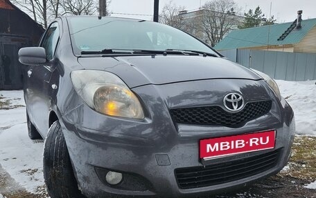 Toyota Yaris III рестайлинг, 2010 год, 750 000 рублей, 1 фотография