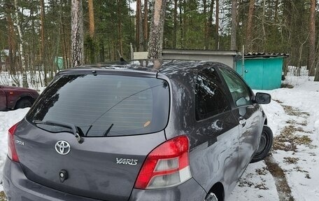 Toyota Yaris III рестайлинг, 2010 год, 750 000 рублей, 3 фотография