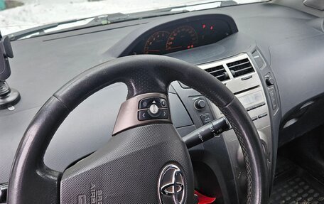 Toyota Yaris III рестайлинг, 2010 год, 750 000 рублей, 10 фотография
