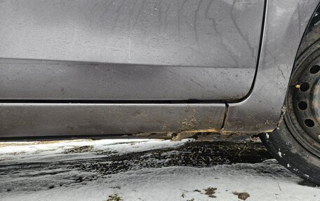 Toyota Yaris III рестайлинг, 2010 год, 750 000 рублей, 17 фотография