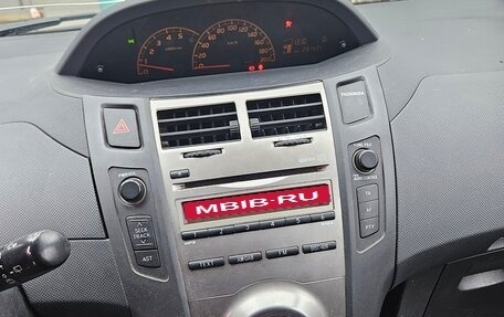 Toyota Yaris III рестайлинг, 2010 год, 750 000 рублей, 11 фотография