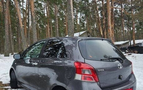 Toyota Yaris III рестайлинг, 2010 год, 750 000 рублей, 5 фотография