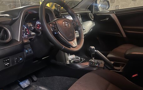 Toyota RAV4, 2017 год, 2 000 000 рублей, 15 фотография