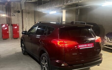 Toyota RAV4, 2017 год, 2 000 000 рублей, 12 фотография