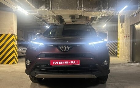 Toyota RAV4, 2017 год, 2 000 000 рублей, 2 фотография