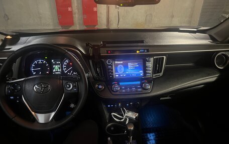 Toyota RAV4, 2017 год, 2 000 000 рублей, 17 фотография