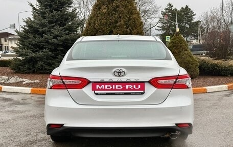 Toyota Camry, 2021 год, 3 550 000 рублей, 2 фотография