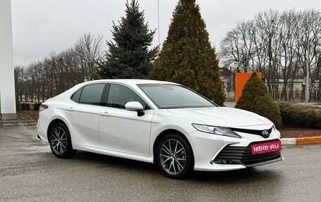 Toyota Camry, 2021 год, 3 550 000 рублей, 4 фотография