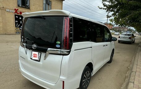 Toyota Esquire I, 2020 год, 2 400 000 рублей, 4 фотография