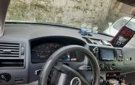 Volkswagen Transporter T5 рестайлинг, 2005 год, 700 000 рублей, 1 фотография