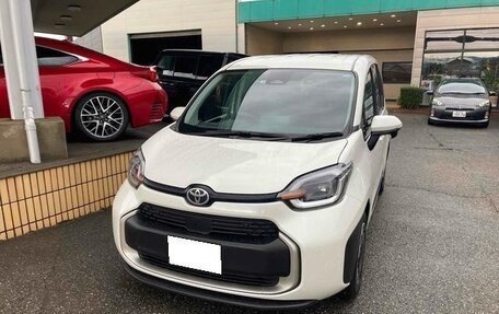 Toyota Sienta, 2022 год, 1 597 000 рублей, 1 фотография