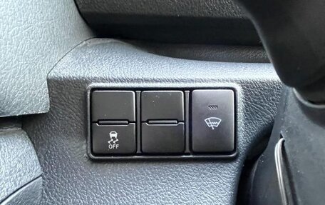 Toyota Sienta II, 2021 год, 1 342 000 рублей, 22 фотография