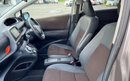 Toyota Sienta II, 2021 год, 1 342 000 рублей, 29 фотография