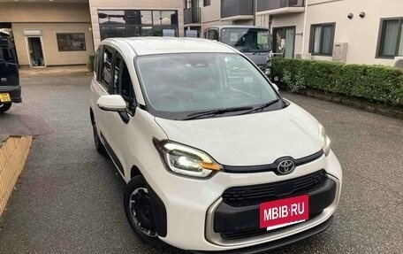 Toyota Sienta, 2022 год, 1 597 000 рублей, 3 фотография