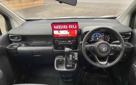 Toyota Sienta, 2022 год, 1 597 000 рублей, 8 фотография