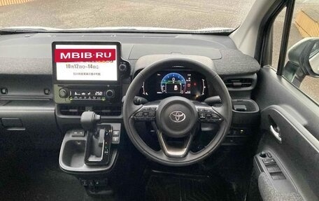 Toyota Sienta, 2022 год, 1 597 000 рублей, 9 фотография