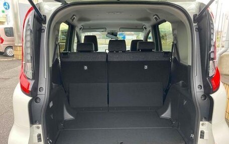 Toyota Sienta, 2022 год, 1 597 000 рублей, 26 фотография