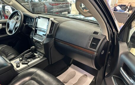 Toyota Land Cruiser 200, 2016 год, 4 799 900 рублей, 12 фотография