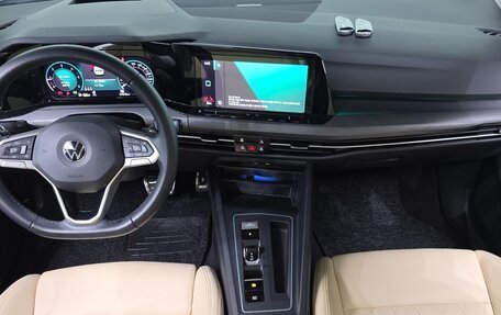 Volkswagen Golf VIII, 2023 год, 2 100 000 рублей, 12 фотография