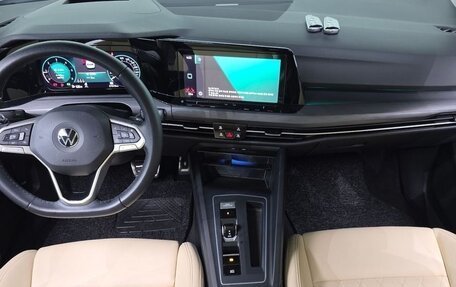 Volkswagen Golf VIII, 2023 год, 2 100 000 рублей, 13 фотография