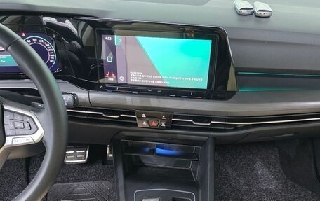 Volkswagen Golf VIII, 2023 год, 2 100 000 рублей, 17 фотография