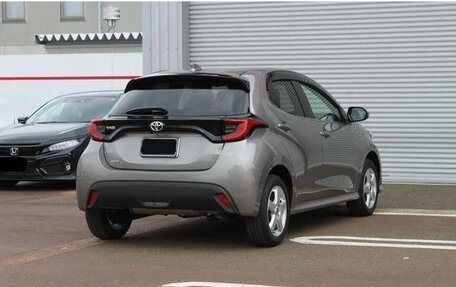 Toyota Yaris, 2022 год, 1 032 000 рублей, 4 фотография