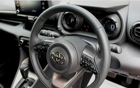 Toyota Yaris, 2022 год, 1 032 000 рублей, 8 фотография