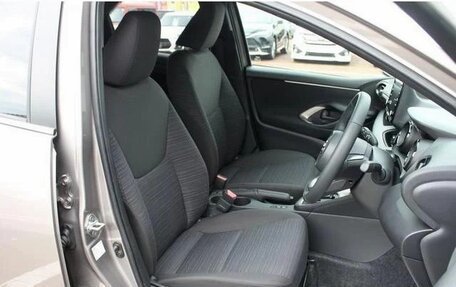 Toyota Yaris, 2022 год, 1 032 000 рублей, 7 фотография