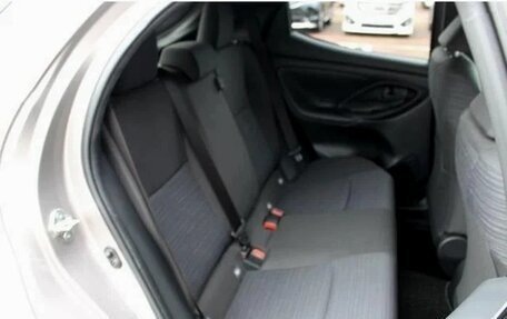 Toyota Yaris, 2022 год, 1 032 000 рублей, 19 фотография