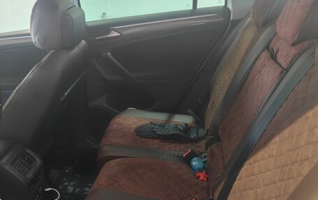 Volkswagen Tiguan II, 2018 год, 2 450 000 рублей, 8 фотография