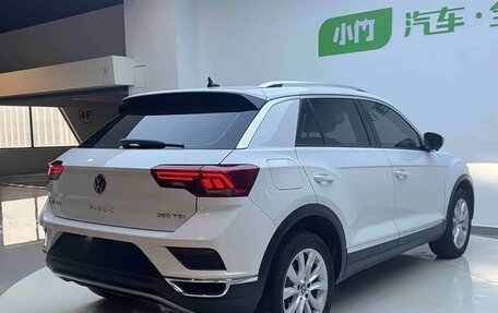 Volkswagen T-Roc I, 2022 год, 1 800 000 рублей, 6 фотография