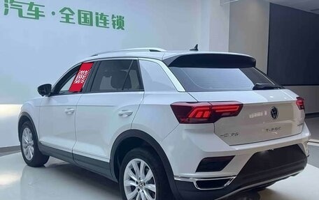 Volkswagen T-Roc I, 2022 год, 1 800 000 рублей, 4 фотография