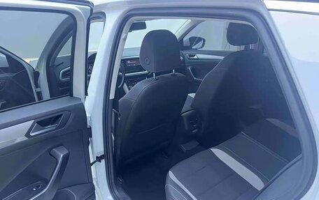 Volkswagen T-Roc I, 2022 год, 1 800 000 рублей, 10 фотография