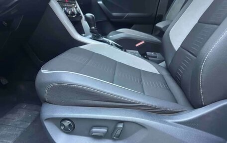 Volkswagen T-Roc I, 2022 год, 1 800 000 рублей, 17 фотография