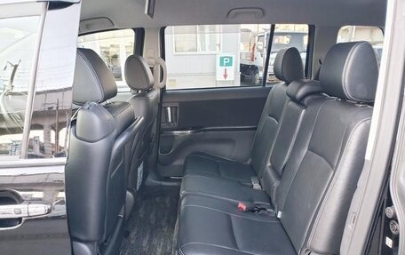 Toyota ISis I, 2015 год, 996 000 рублей, 26 фотография