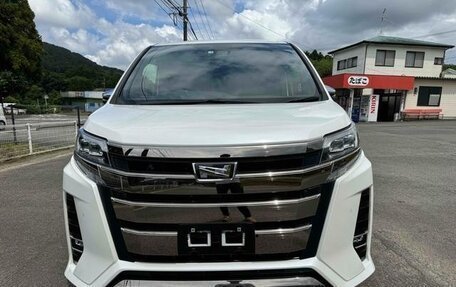 Toyota Noah III, 2021 год, 2 388 000 рублей, 2 фотография