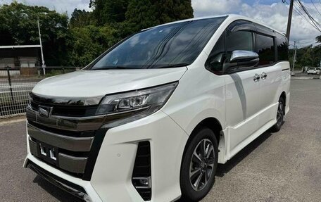 Toyota Noah III, 2021 год, 2 388 000 рублей, 4 фотография