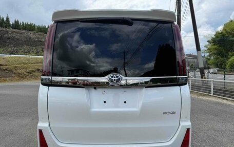 Toyota Noah III, 2021 год, 2 388 000 рублей, 7 фотография