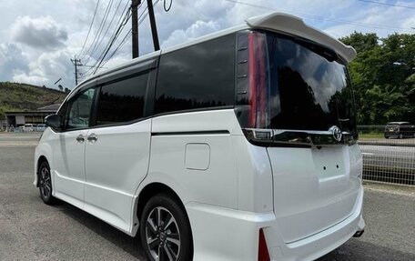 Toyota Noah III, 2021 год, 2 388 000 рублей, 6 фотография