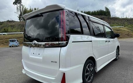 Toyota Noah III, 2021 год, 2 388 000 рублей, 8 фотография