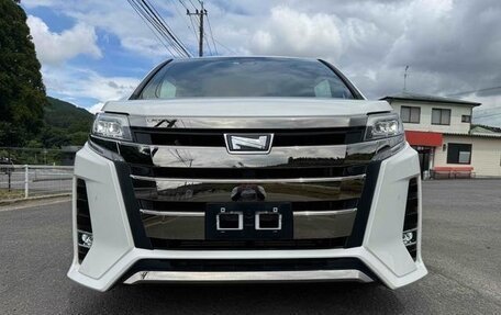 Toyota Noah III, 2021 год, 2 388 000 рублей, 3 фотография