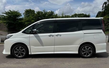 Toyota Noah III, 2021 год, 2 388 000 рублей, 5 фотография