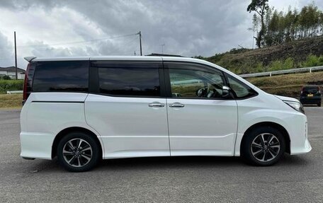 Toyota Noah III, 2021 год, 2 388 000 рублей, 9 фотография